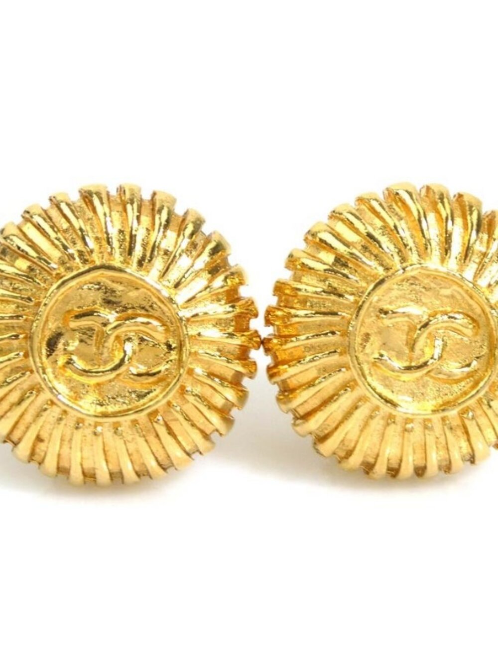 CHANEL CC Logo Clip on Earrings Gold Metal